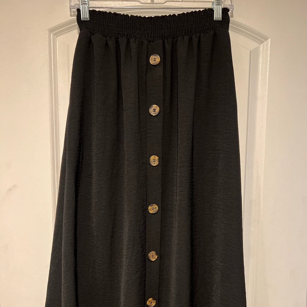 Betsy’s boutique button down knit black skirt size small